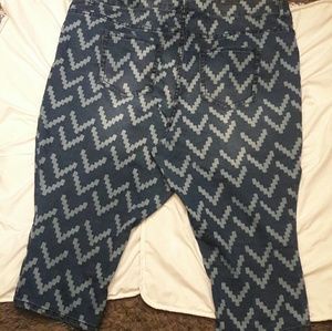 torrid Jeans - Torrid 28 Jean Chevron Print Capris torrid Jeans - Torrid 28 Jean Chevron Print Capris